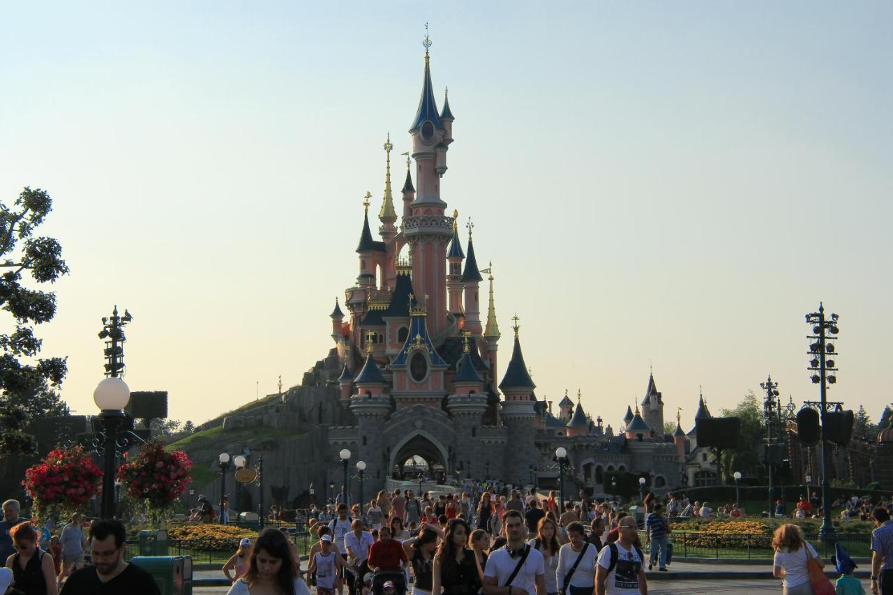 Appartement Wakandais-Proche Disney, Parking & Wifi Montevrain Luaran gambar